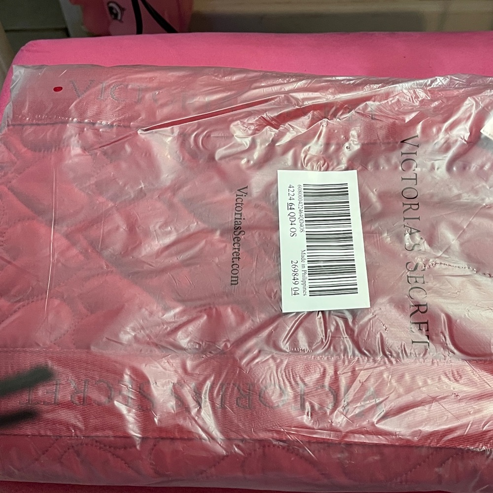 Victoria's Secret Pink Quilted Bag